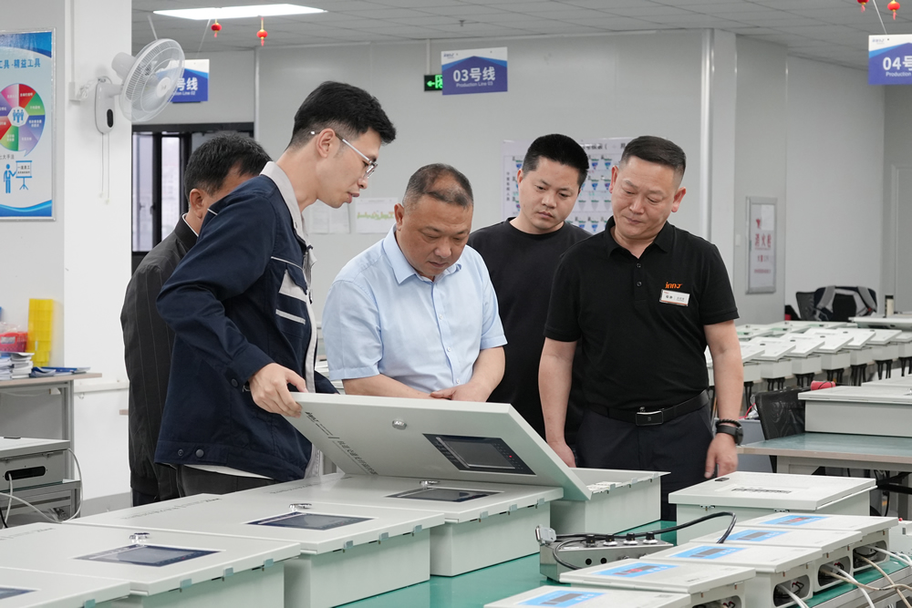 東至縣委常委、政法書記一行蒞臨我司參觀考察